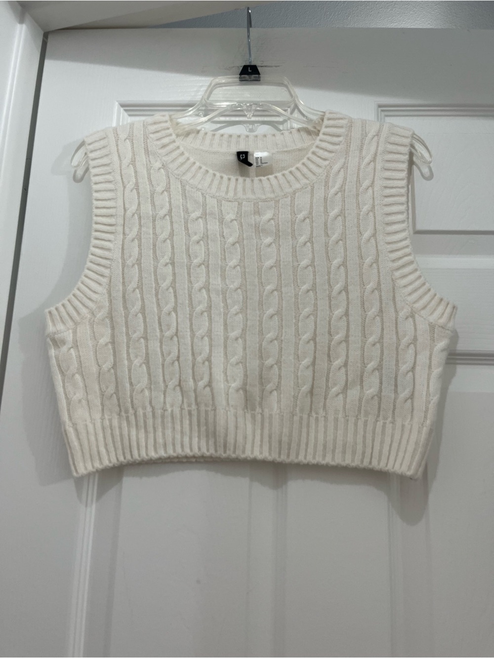 Divided Cable Knit Crop Vest - Cream